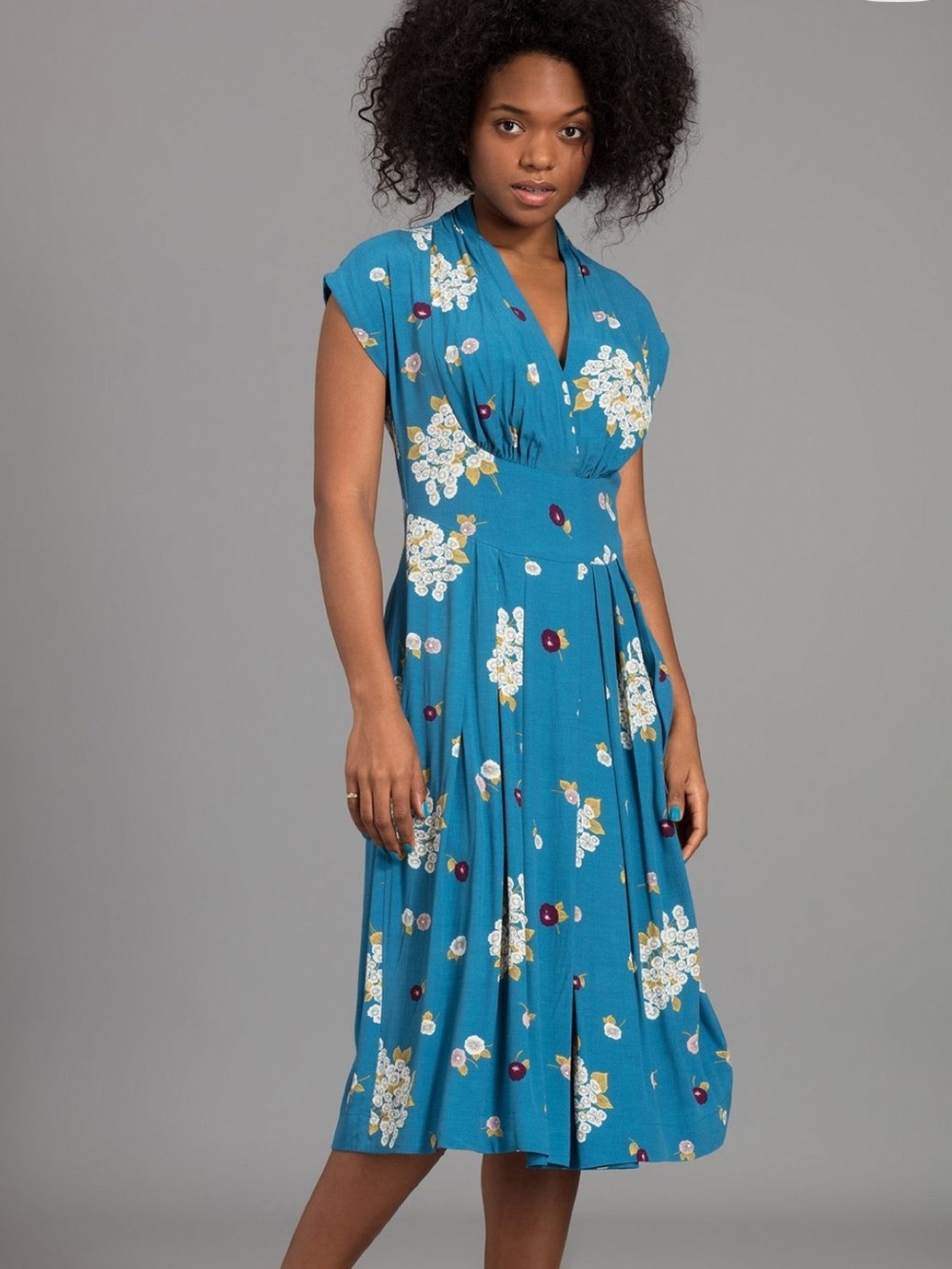 Emily and Fin Blue Floral Midi Dress size Medium
